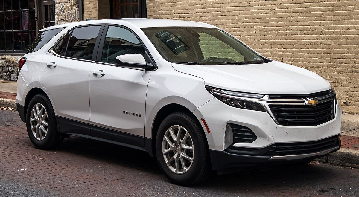 Chevrolet Equinox, recent model, front three-quarter view