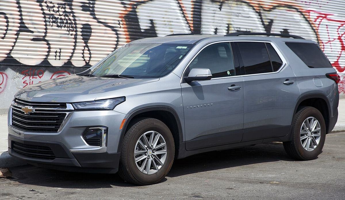 Chevrolet Traverse, recent model, front three-quarter view