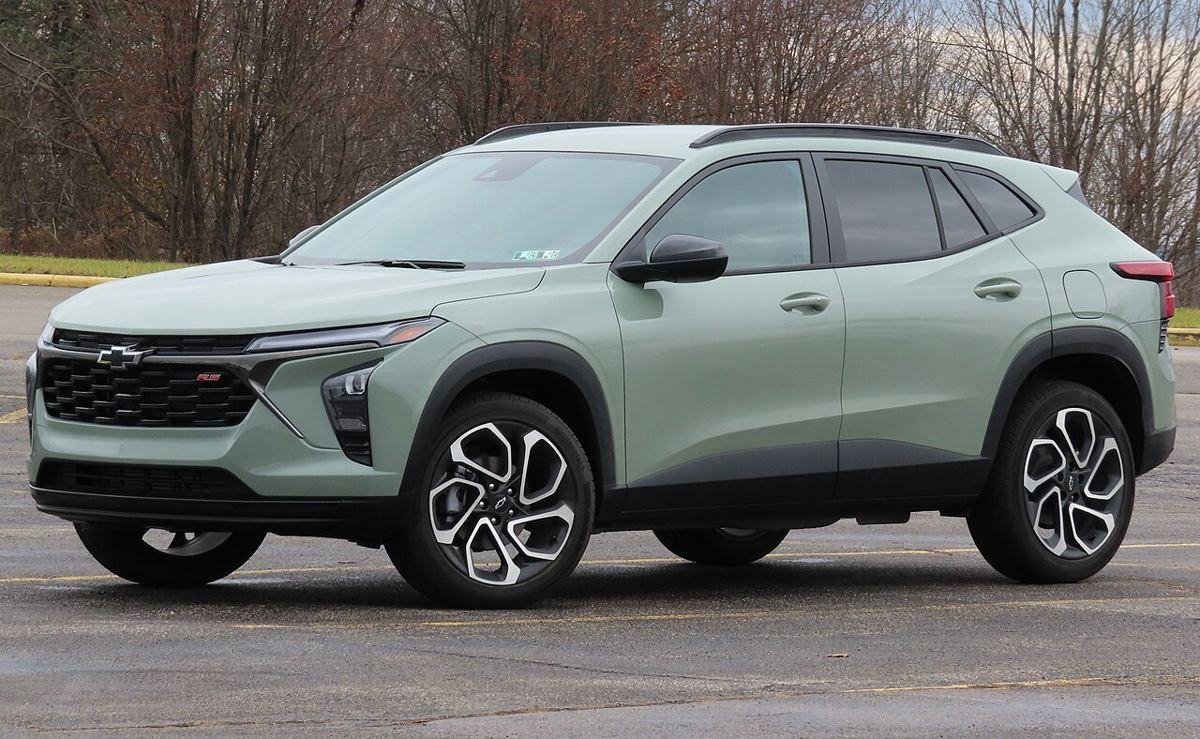 Chevrolet Trax, recent model, front three-quarter view