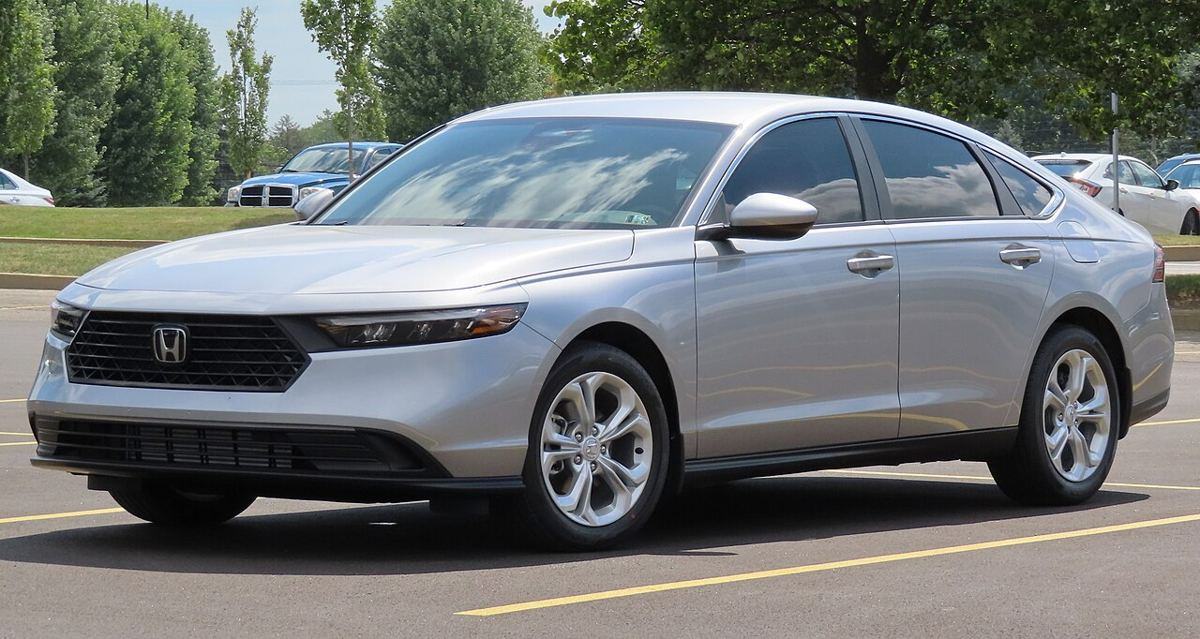 Honda Accord, recent model, front three-quarter view