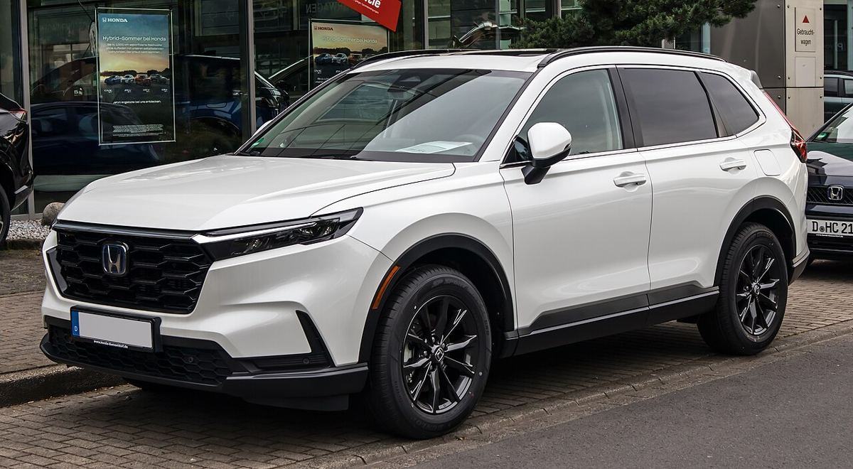 Honda CR-V, recent model, front three-quarter view