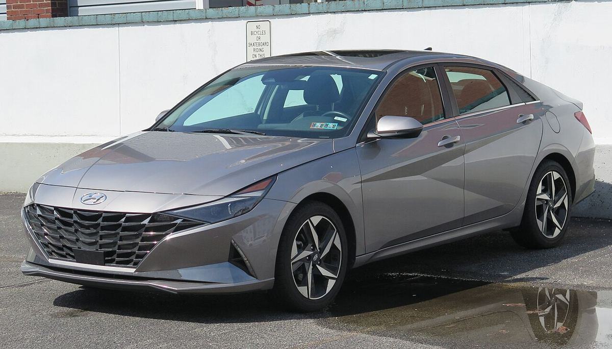 Hyundai Elantra, recent model, front three-quarter view