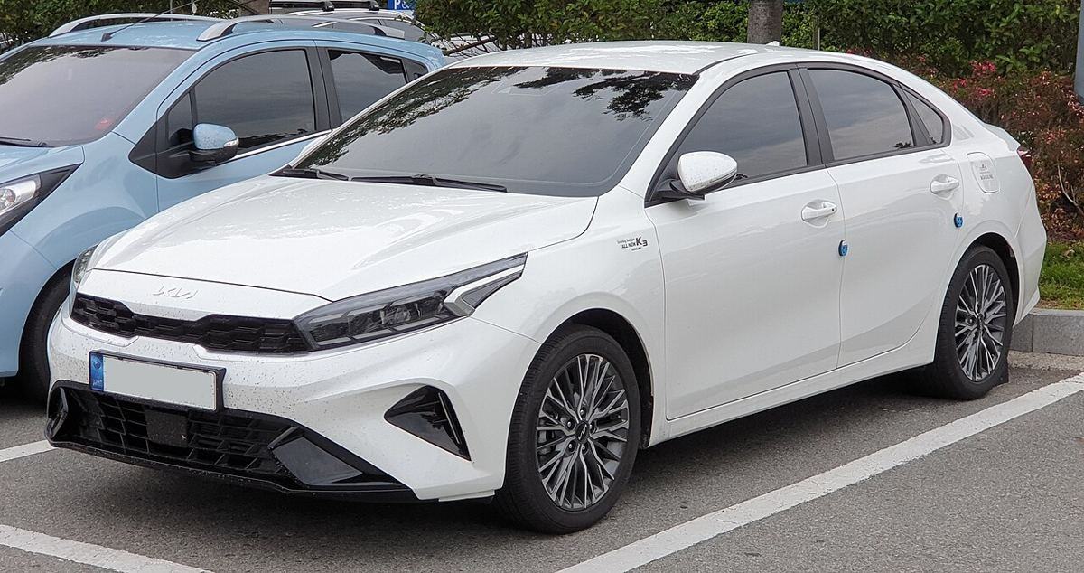 Kia Forte, recent model, front three-quarter view