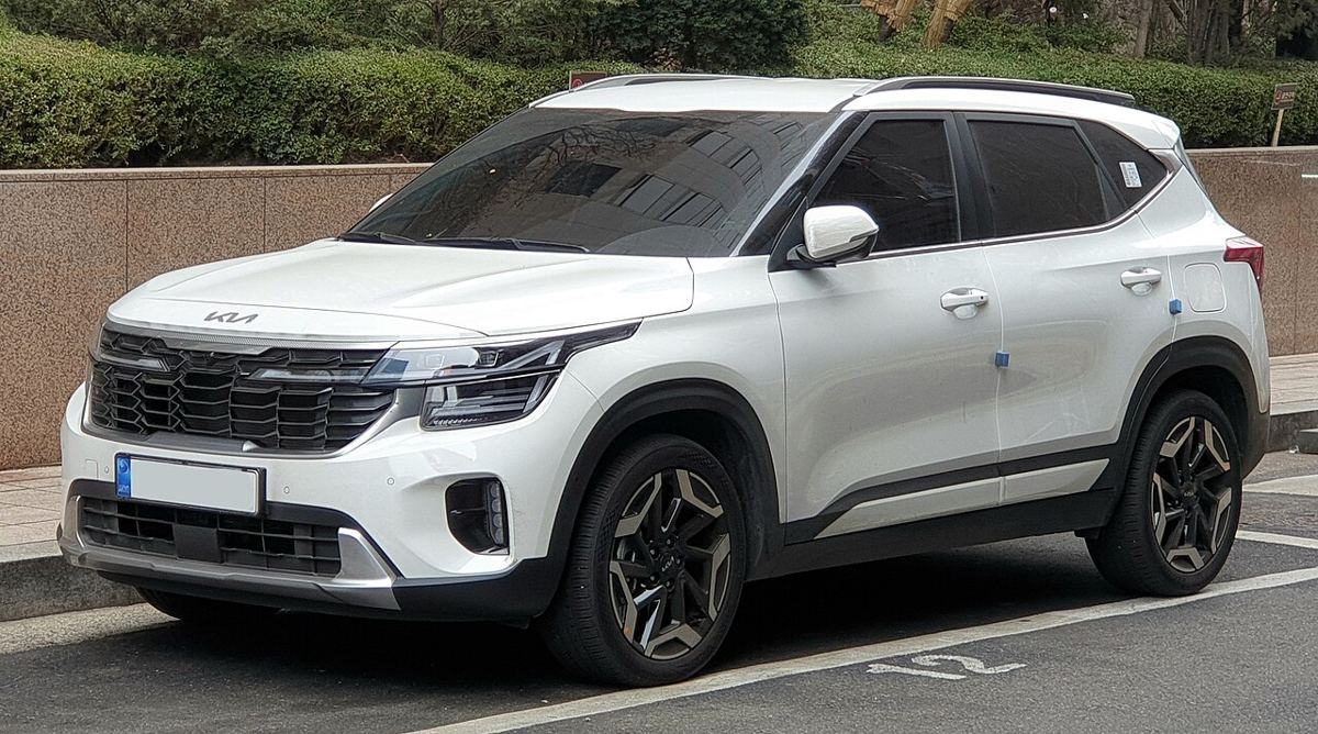 Kia Seltos, recent model, front three-quarter view