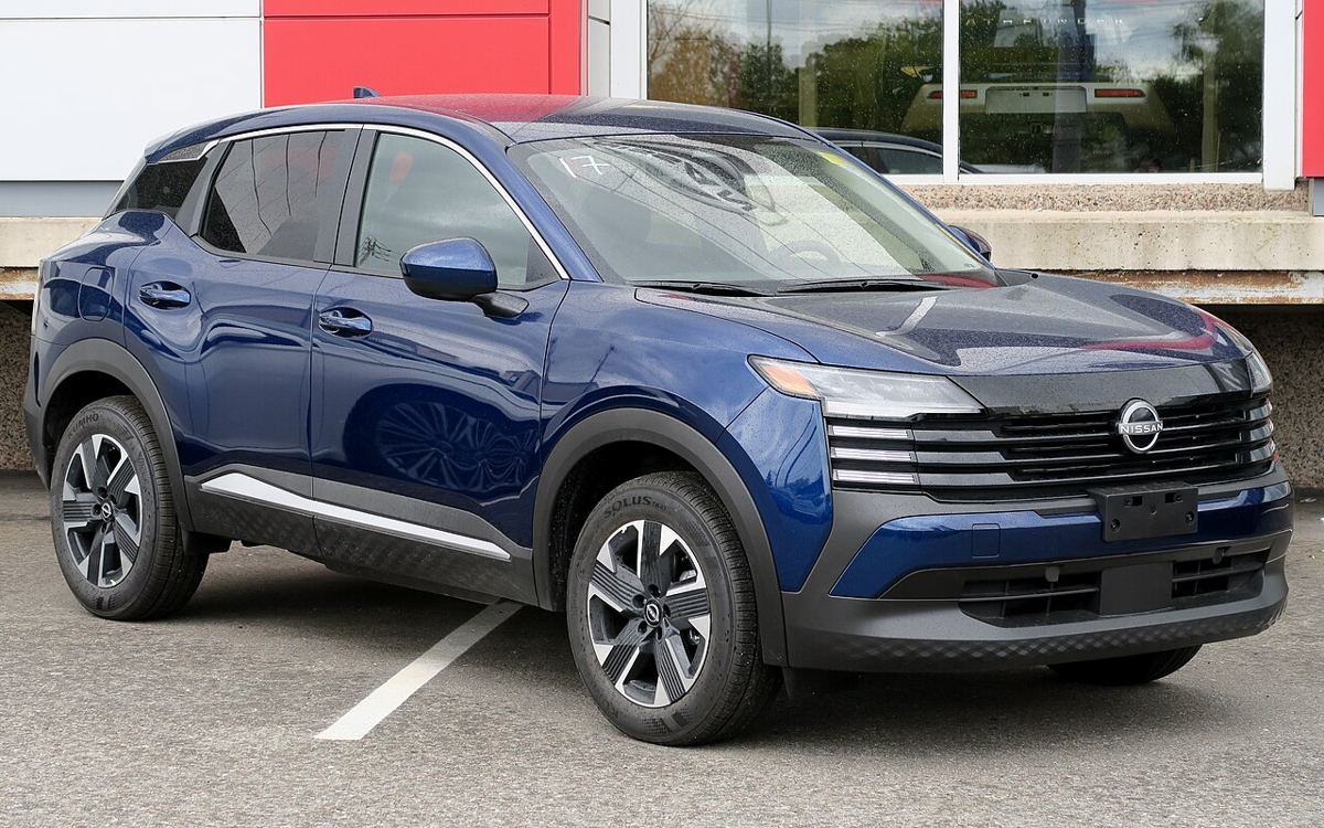 Nissan Kicks, recent model, front three-quarter view