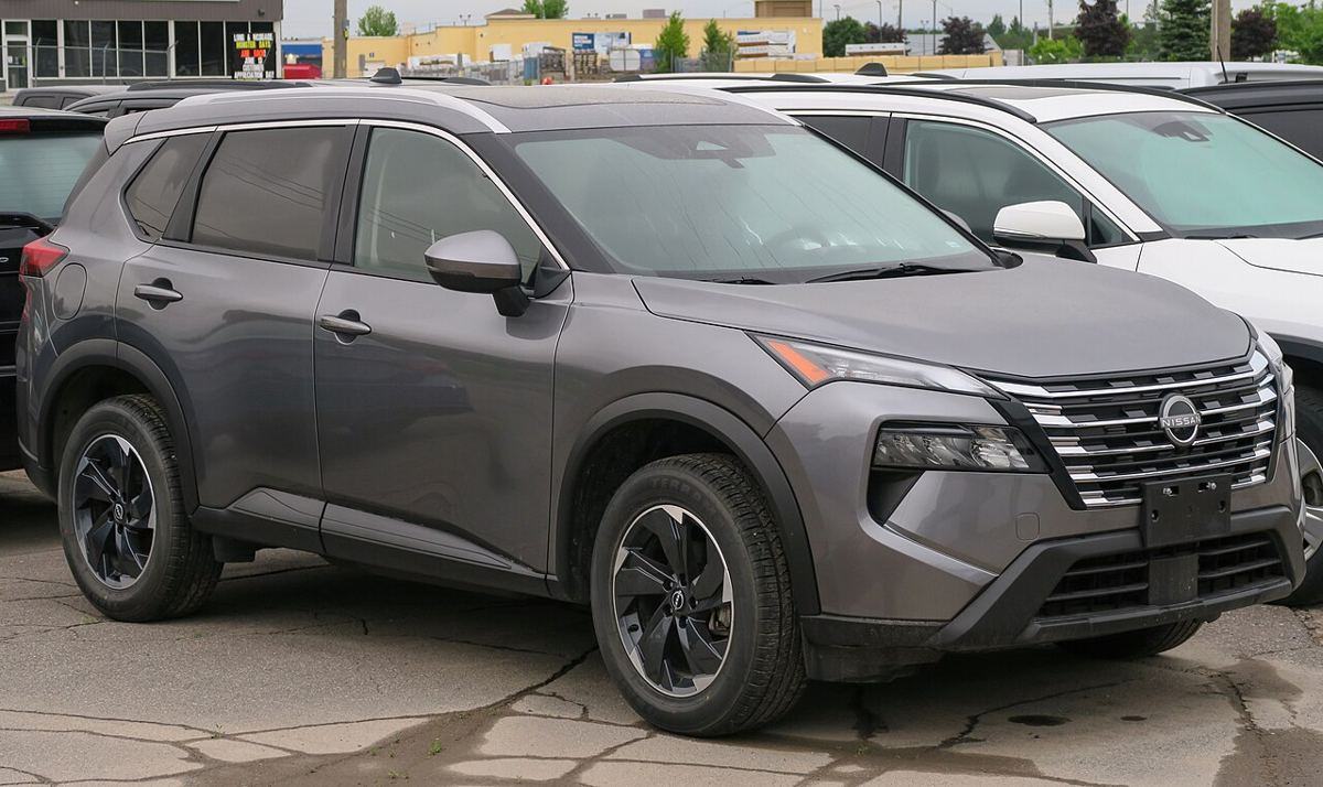Nissan Rogue, recent model, front three-quarter view