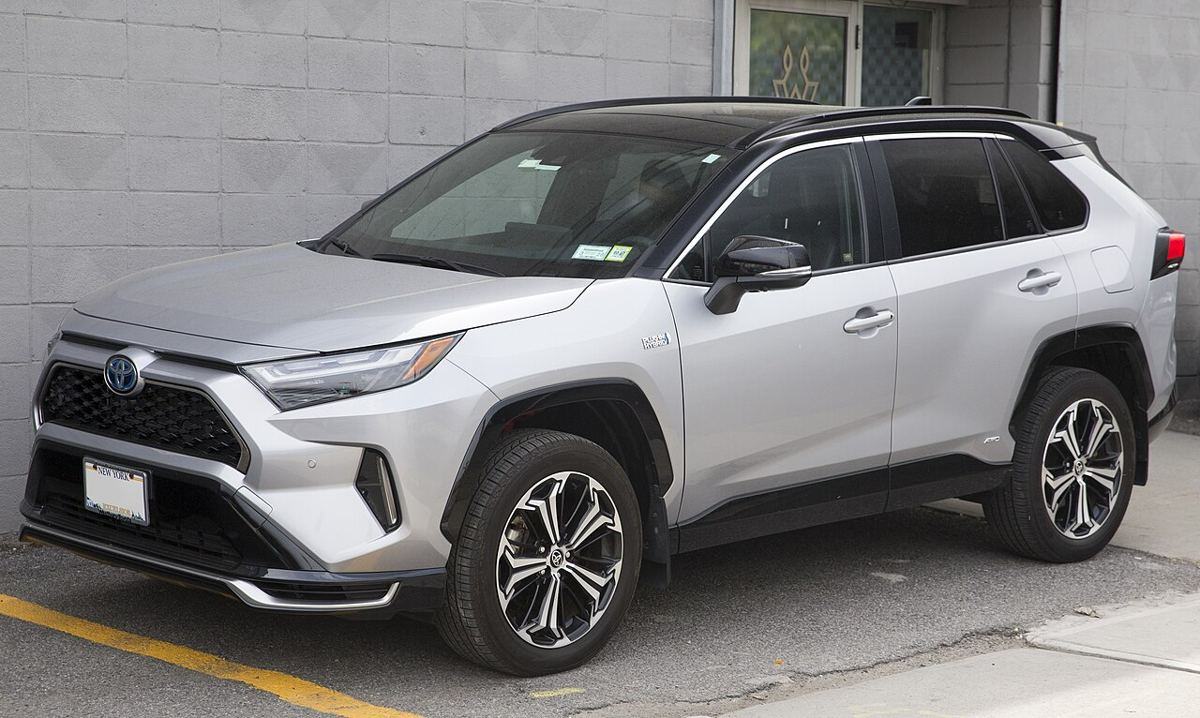 Toyota RAV4, recent model, front three-quarter view