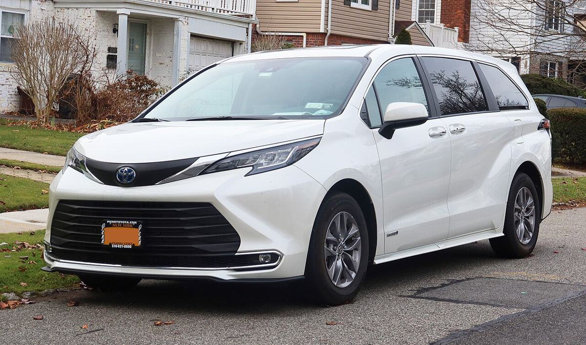 Toyota Sienna, recent model, front three-quarter view